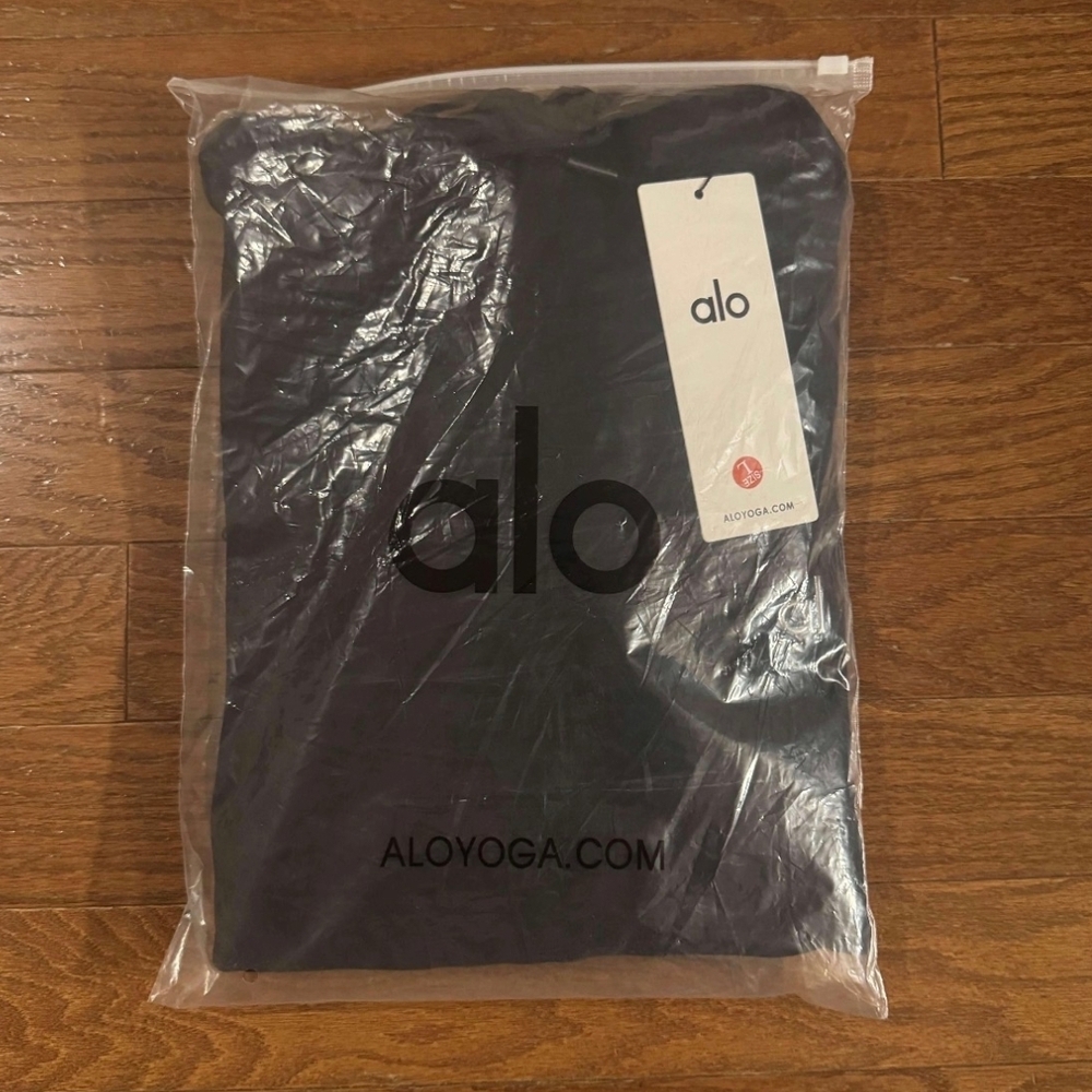 ALO Yoga Black Pullover Hoodie Size L NWT Athleisure
